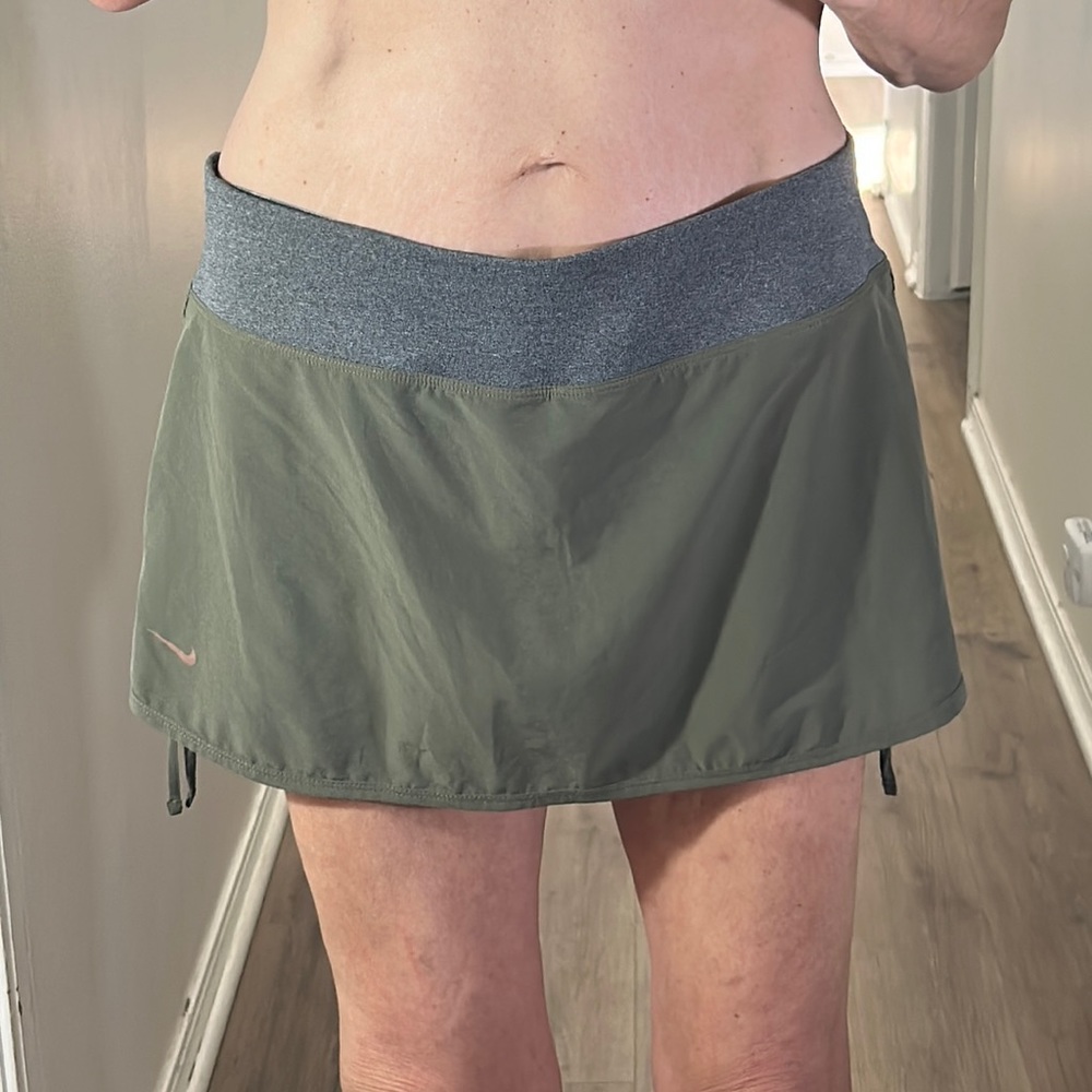 Nike Dri-Fit Army Green skirt/skort w matching cano spandex builtin. Adjustable